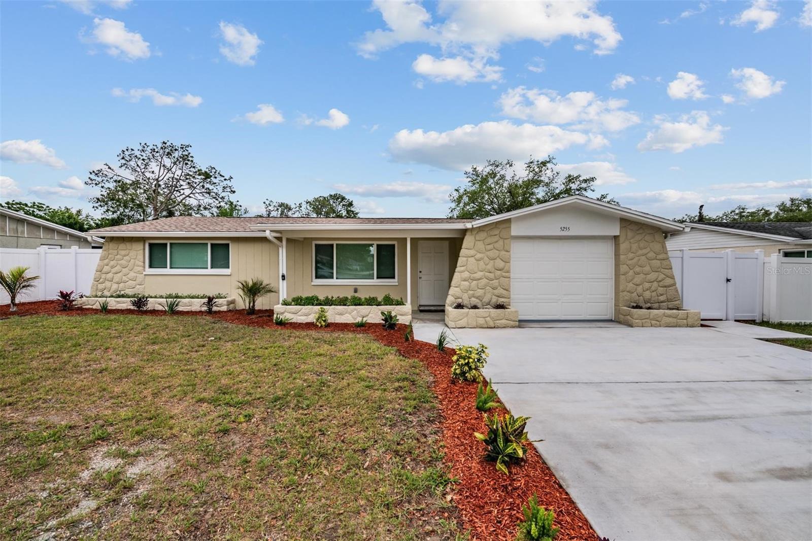 5255 School Road, FL