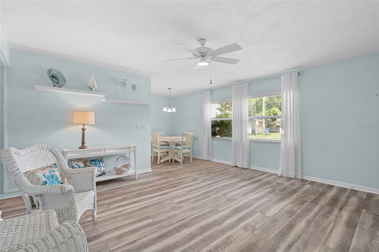 209 Lincoln Circle, FL