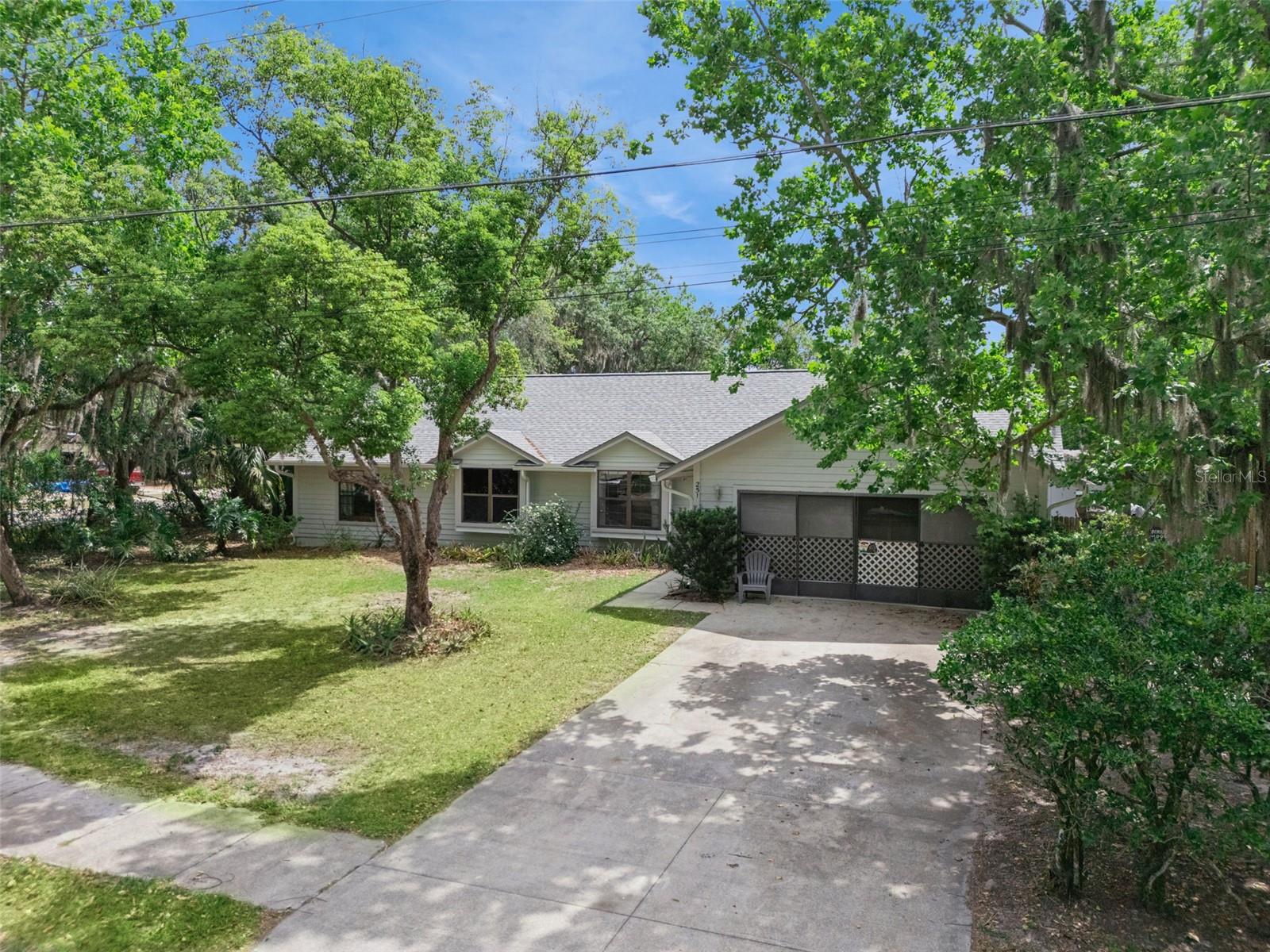 251 Avenue, FL