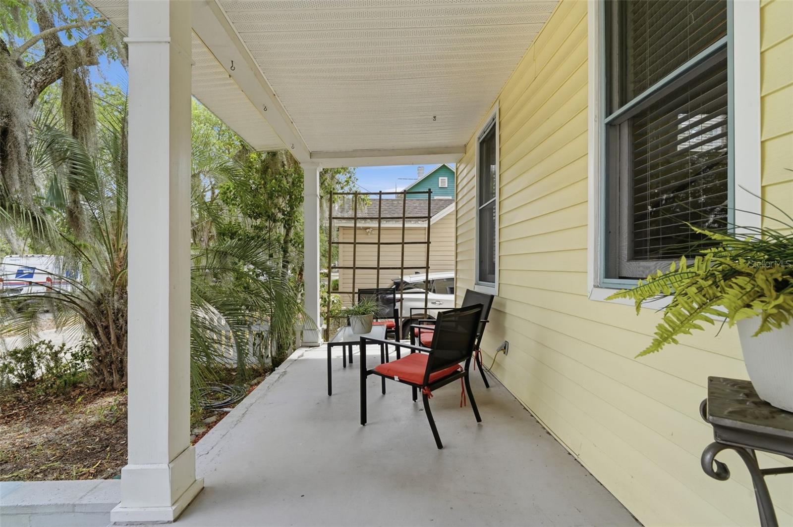 318 Colonial Court, FL