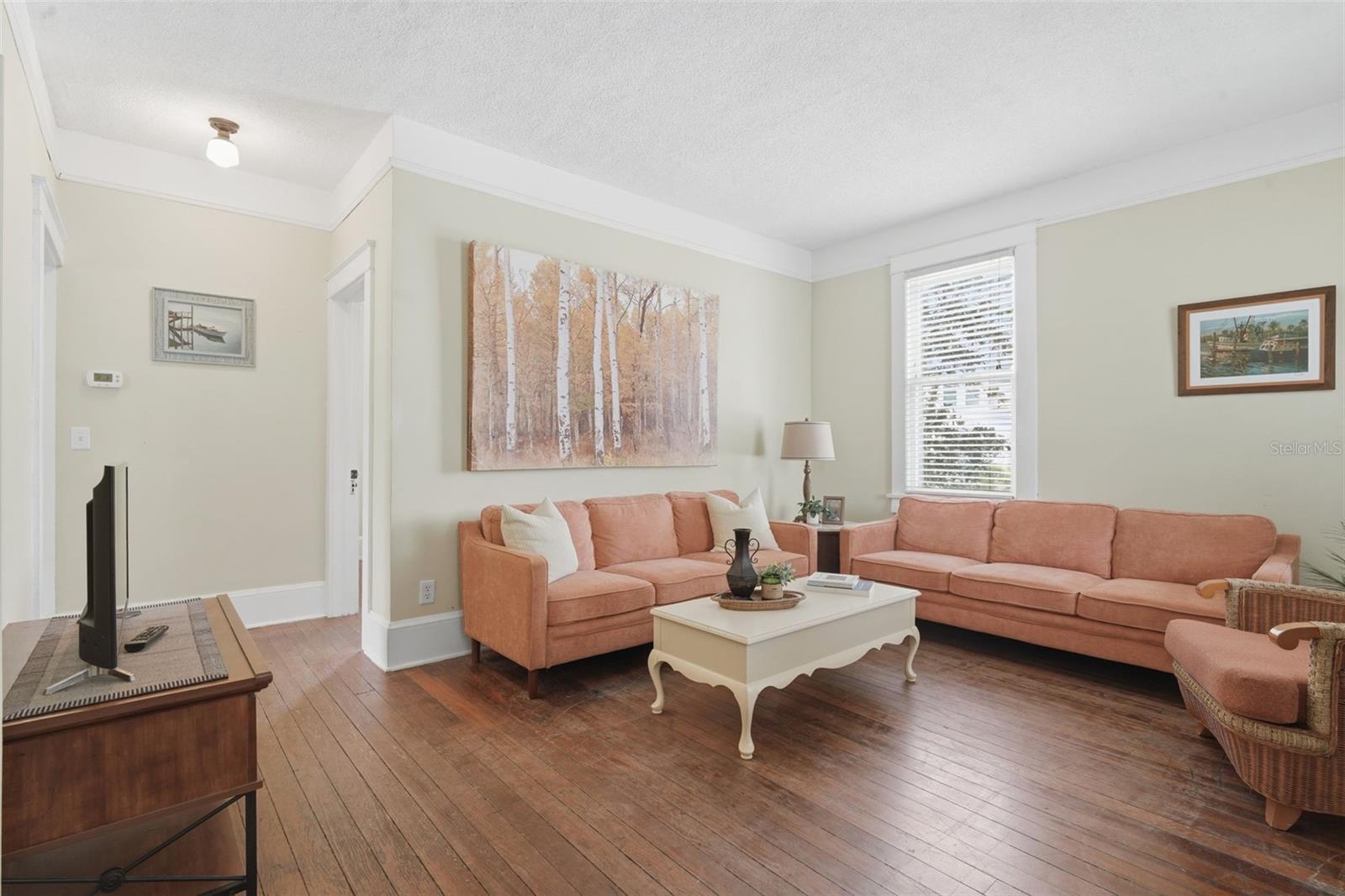 318 Colonial Court, FL