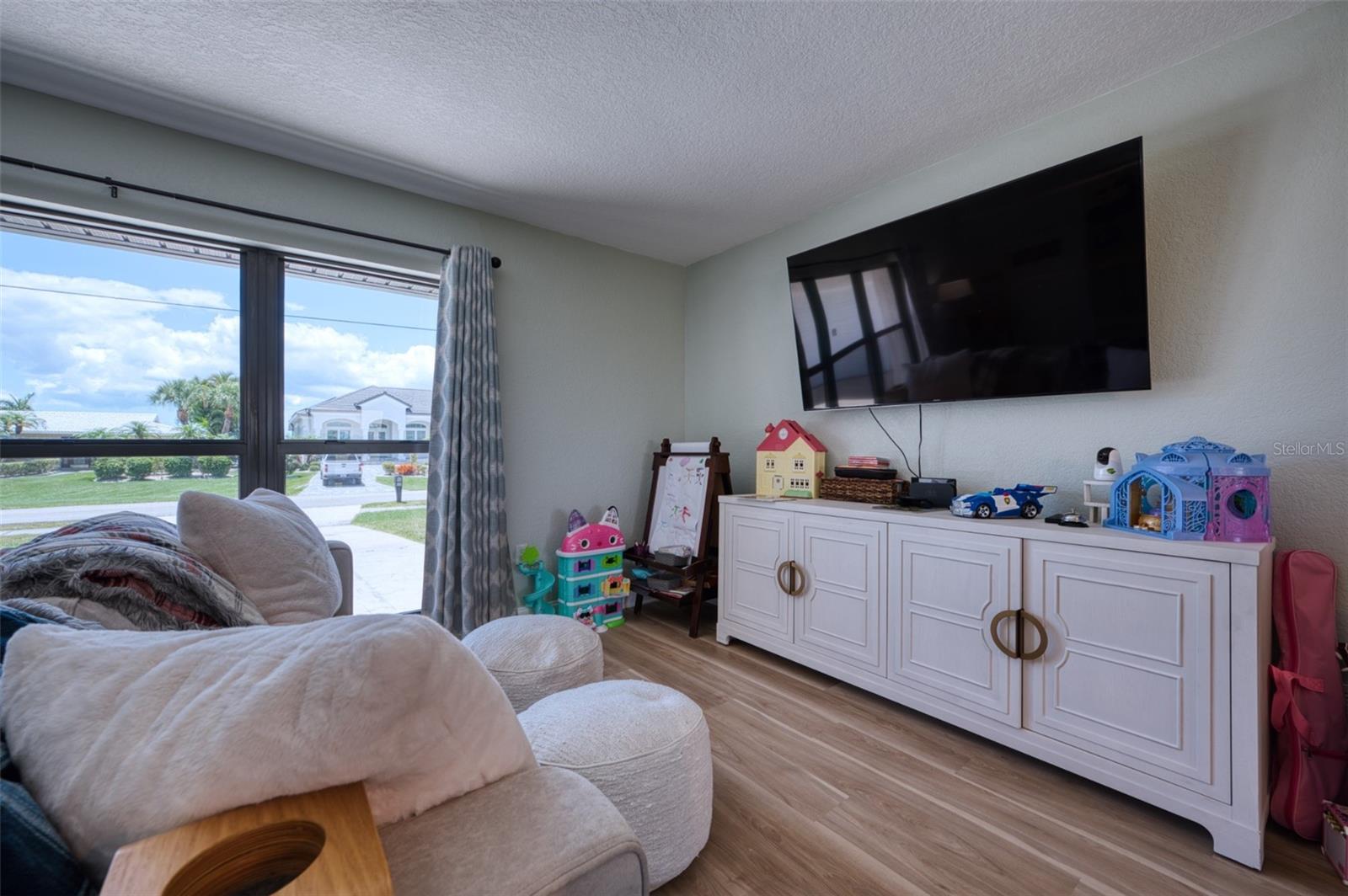 727 Monaco Drive, FL