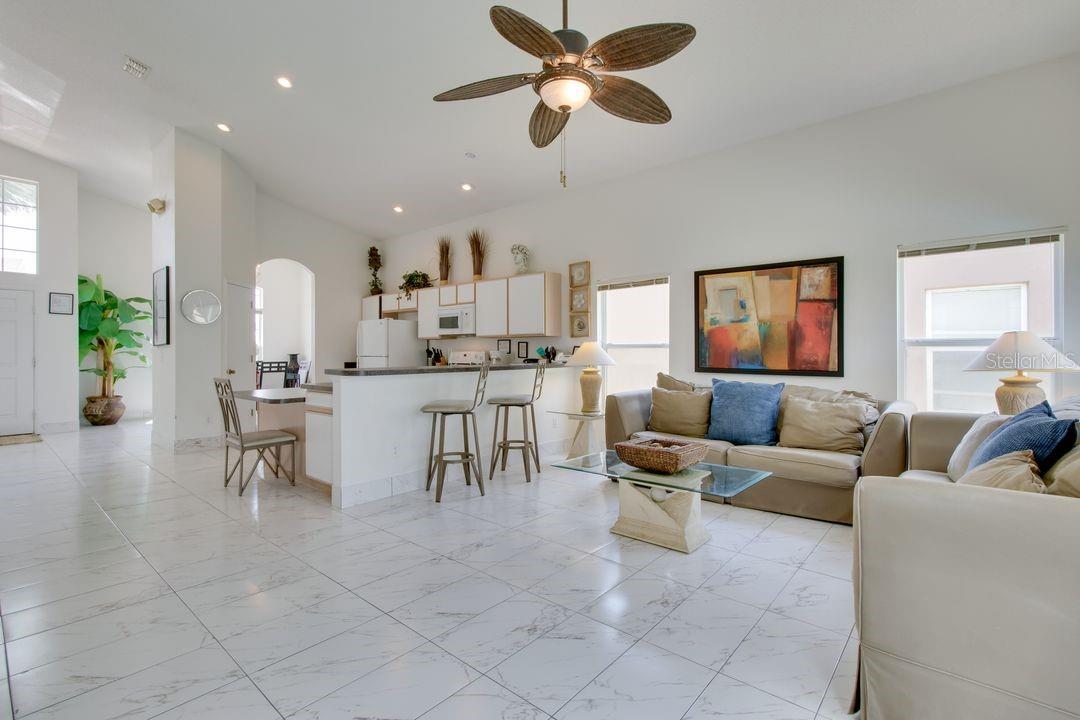 730 Bloomingdale Dr, FL