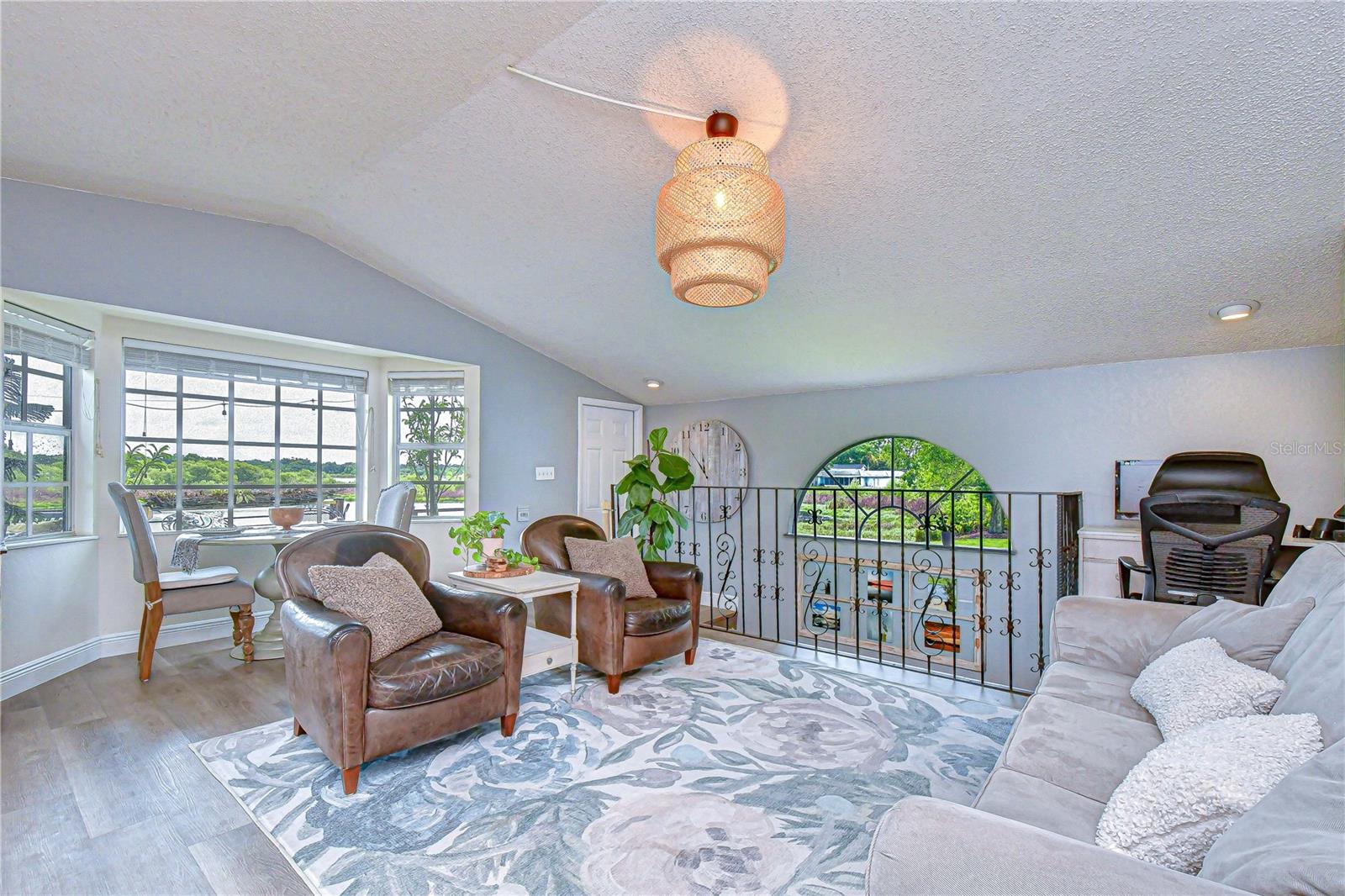 1216 Brandon Lakes Avenue, FL