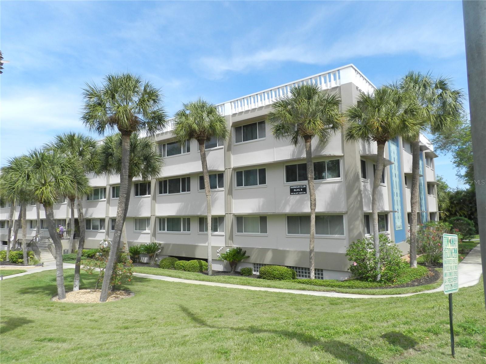 BELLEAIR BLUFFS, FL
