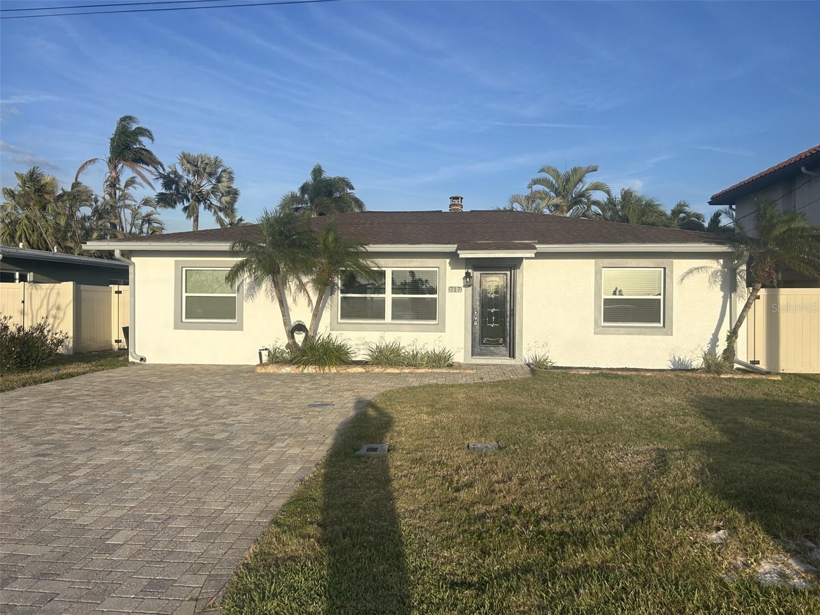 717 Sunset Cove, FL