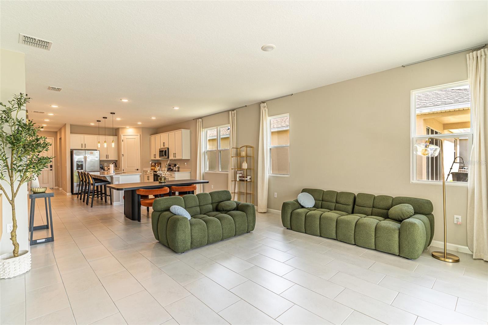148 Hilltop Bloom Loop, FL