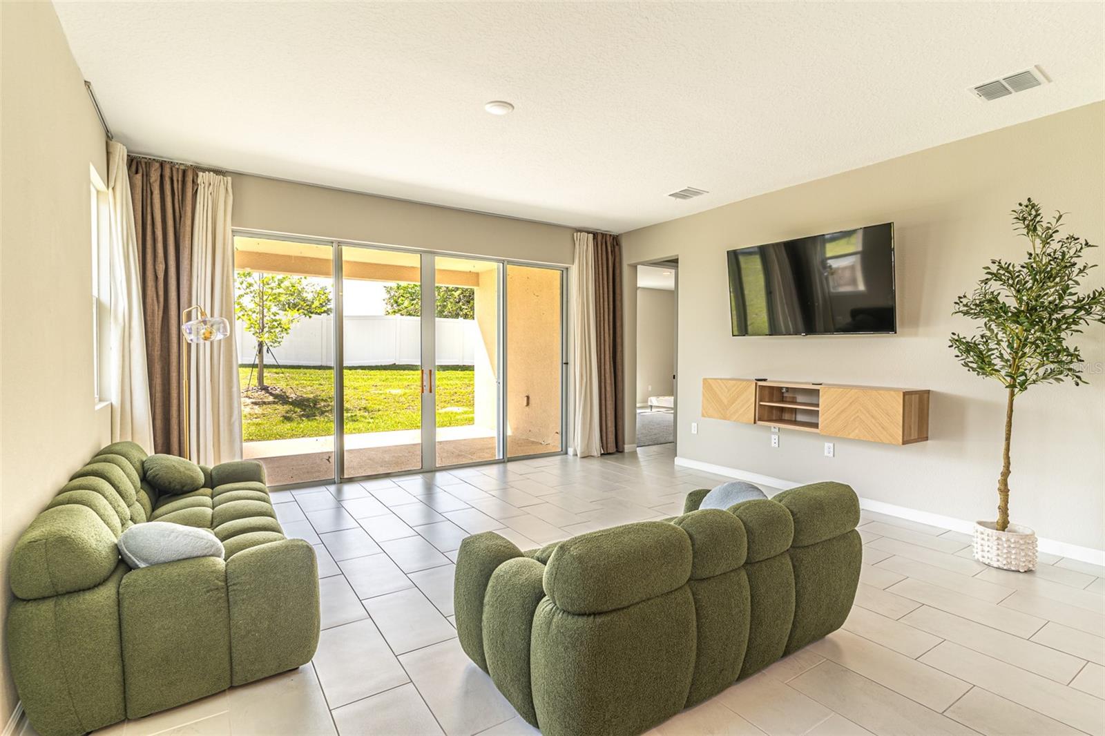 148 Hilltop Bloom Loop, FL