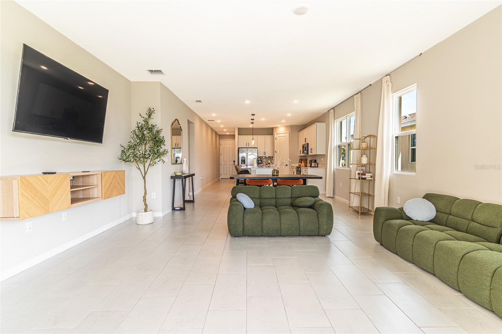 148 Hilltop Bloom Loop, FL