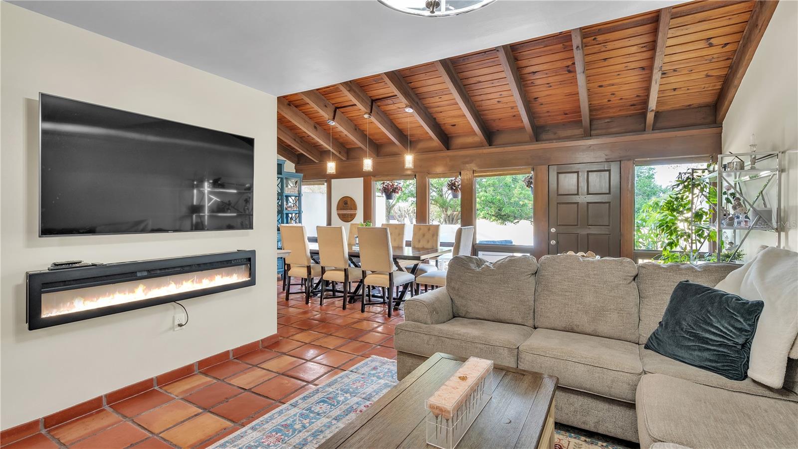 11 Loma Linda, FL