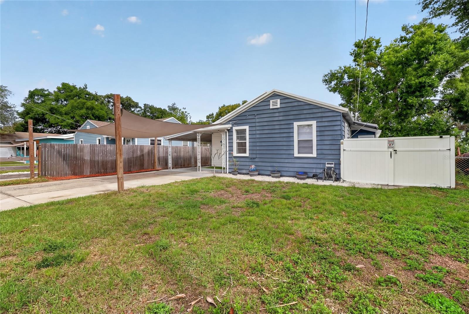 221 Avenue F, FL