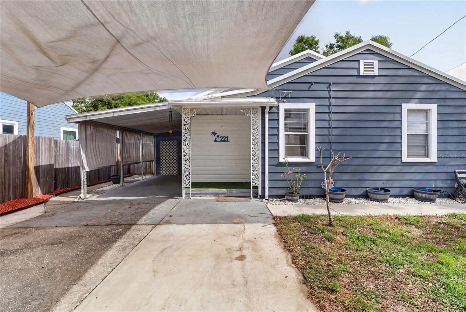 221 Avenue F, FL