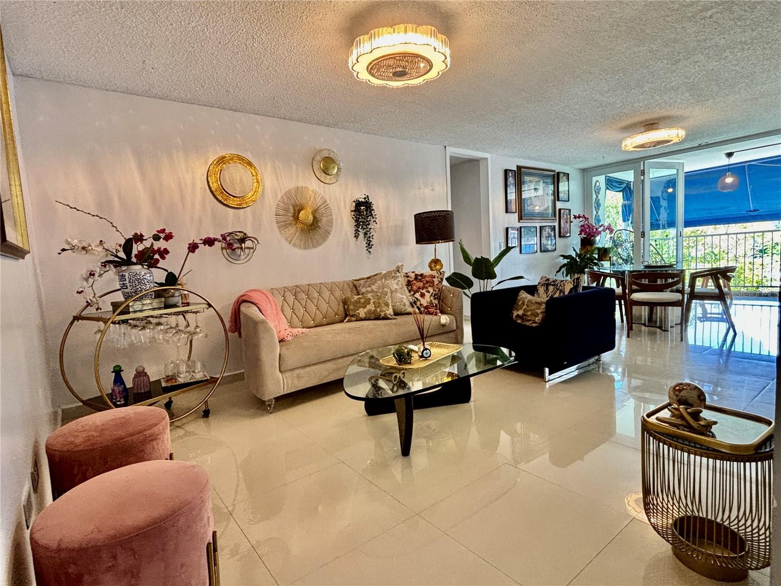 1248 Av. Luis Vigoreaux, PR