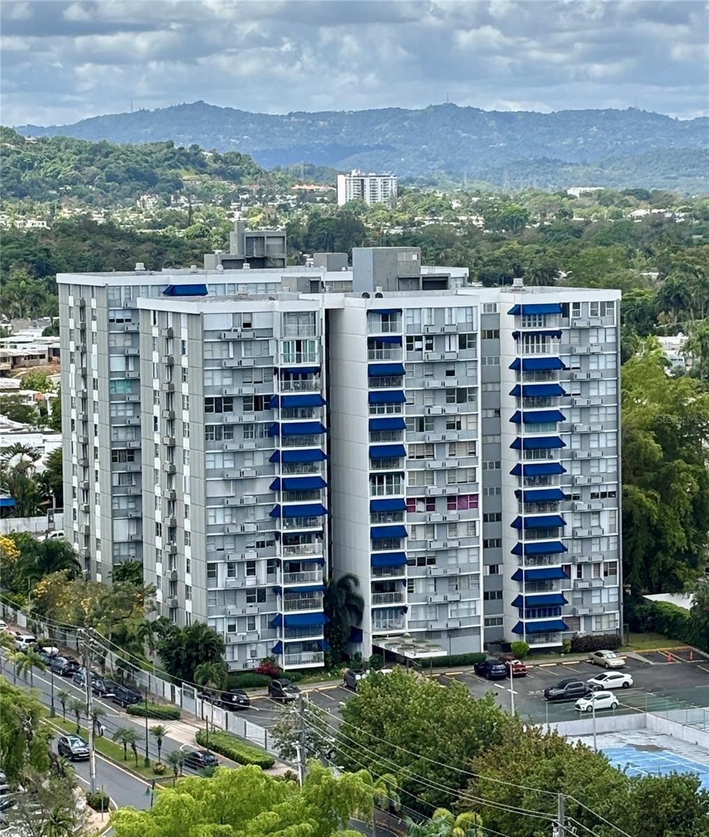 1248 Av. Luis Vigoreaux, PR
