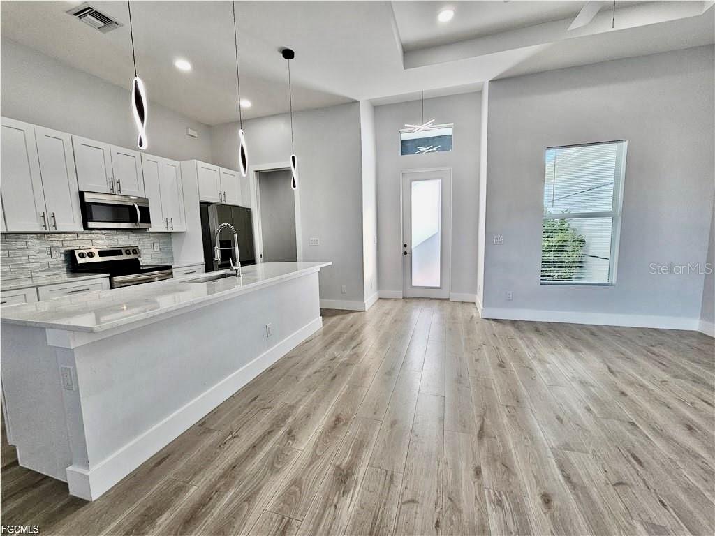 1425 1st Street, FL