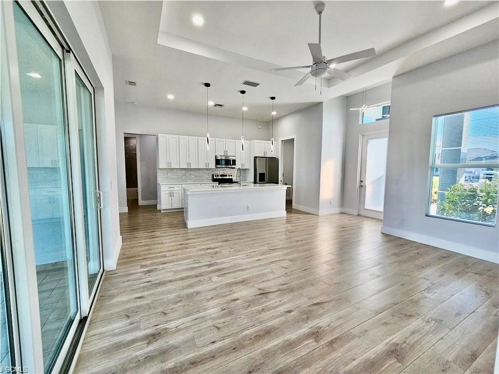 1425 1st Street, FL