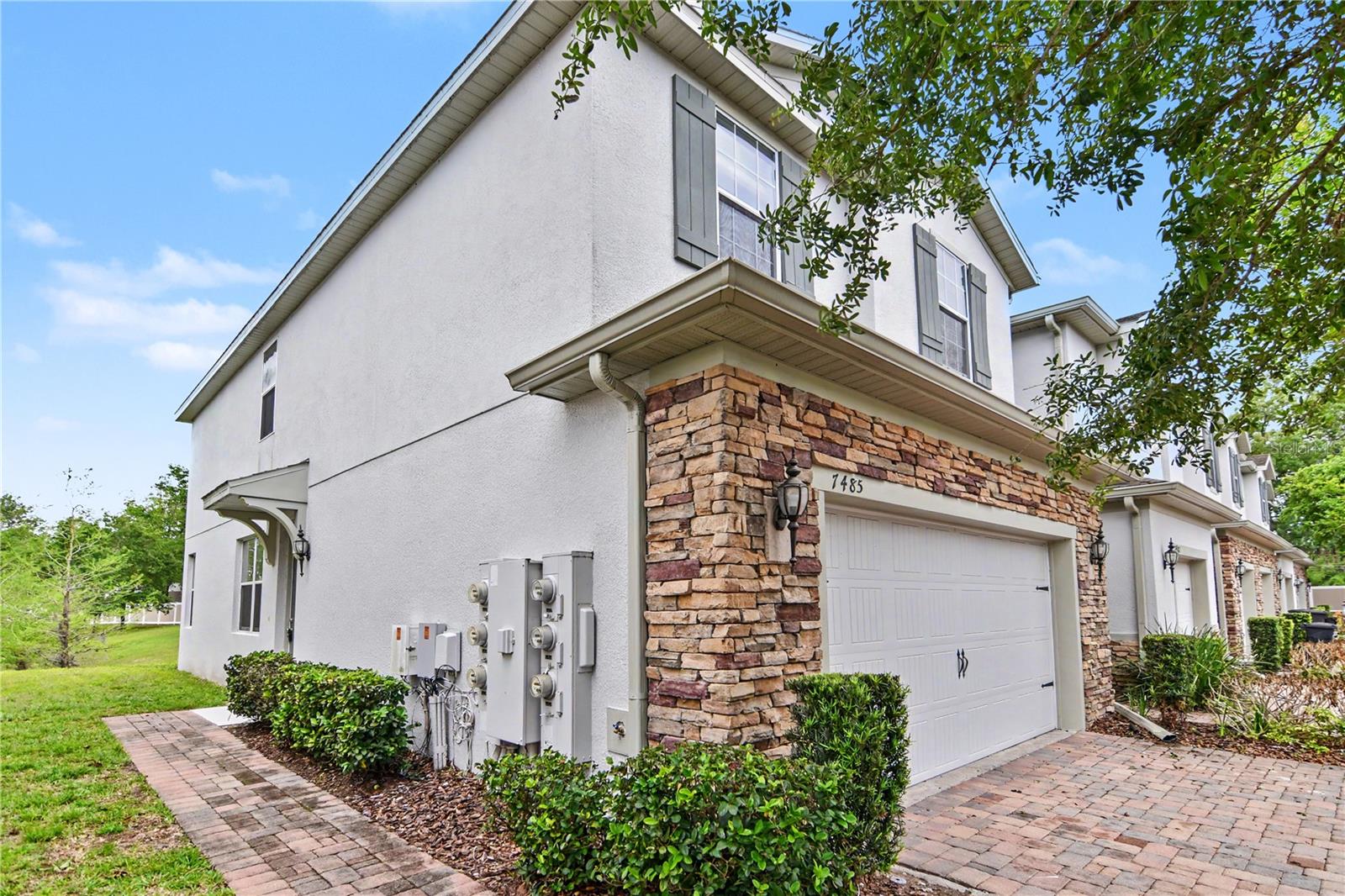 7485 Aloma Pines Court, FL