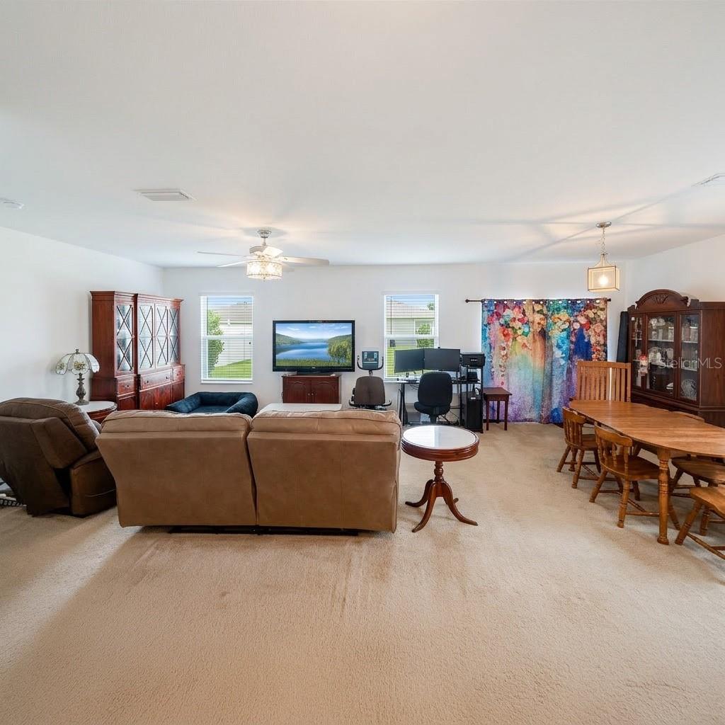 10206 Golden Light Court, FL