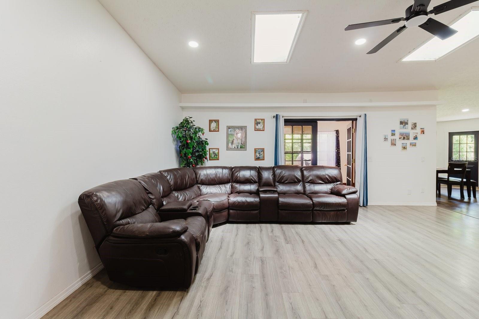 5402 Swallow Drive, FL