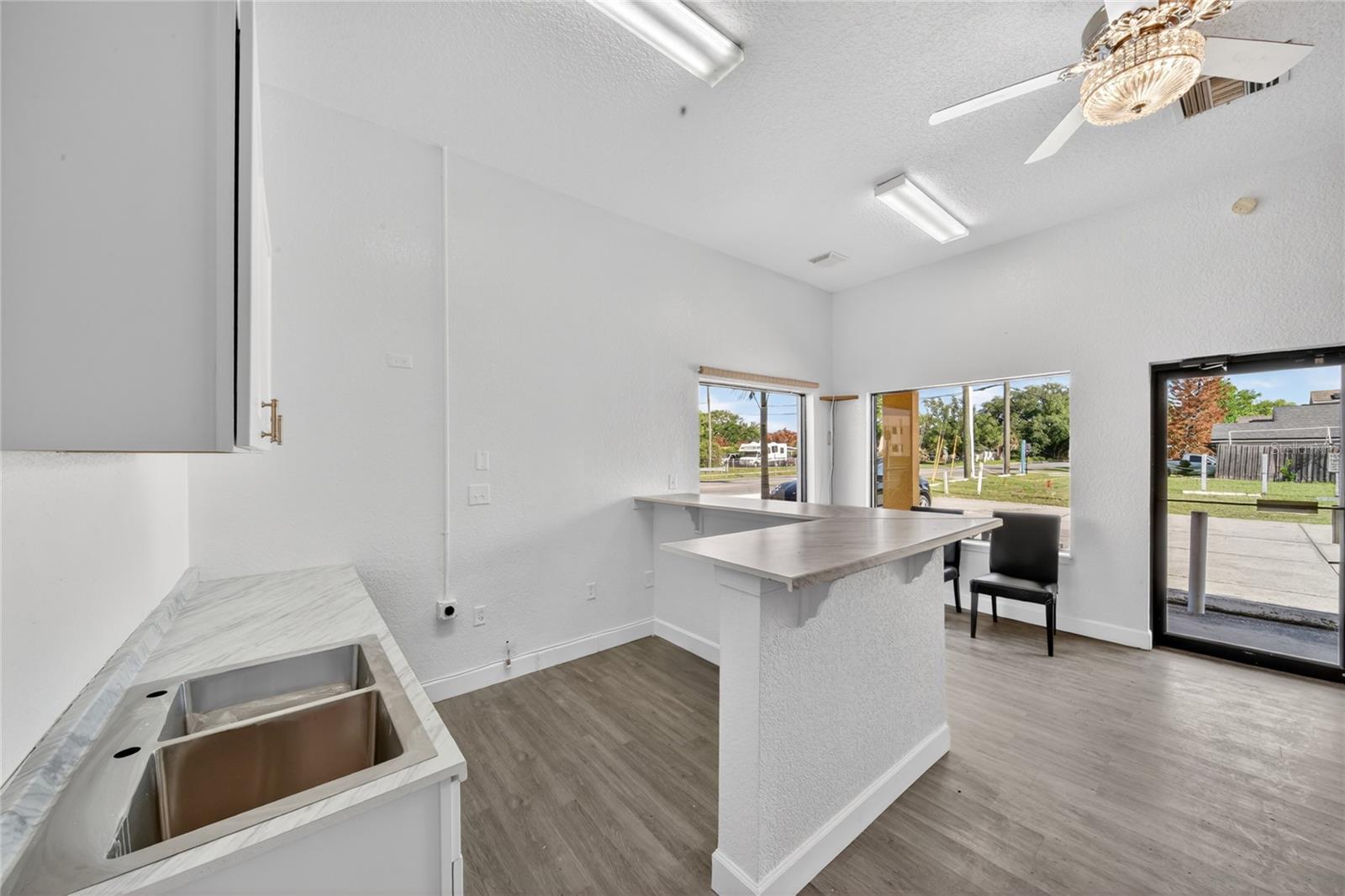 595 9th Street, FL