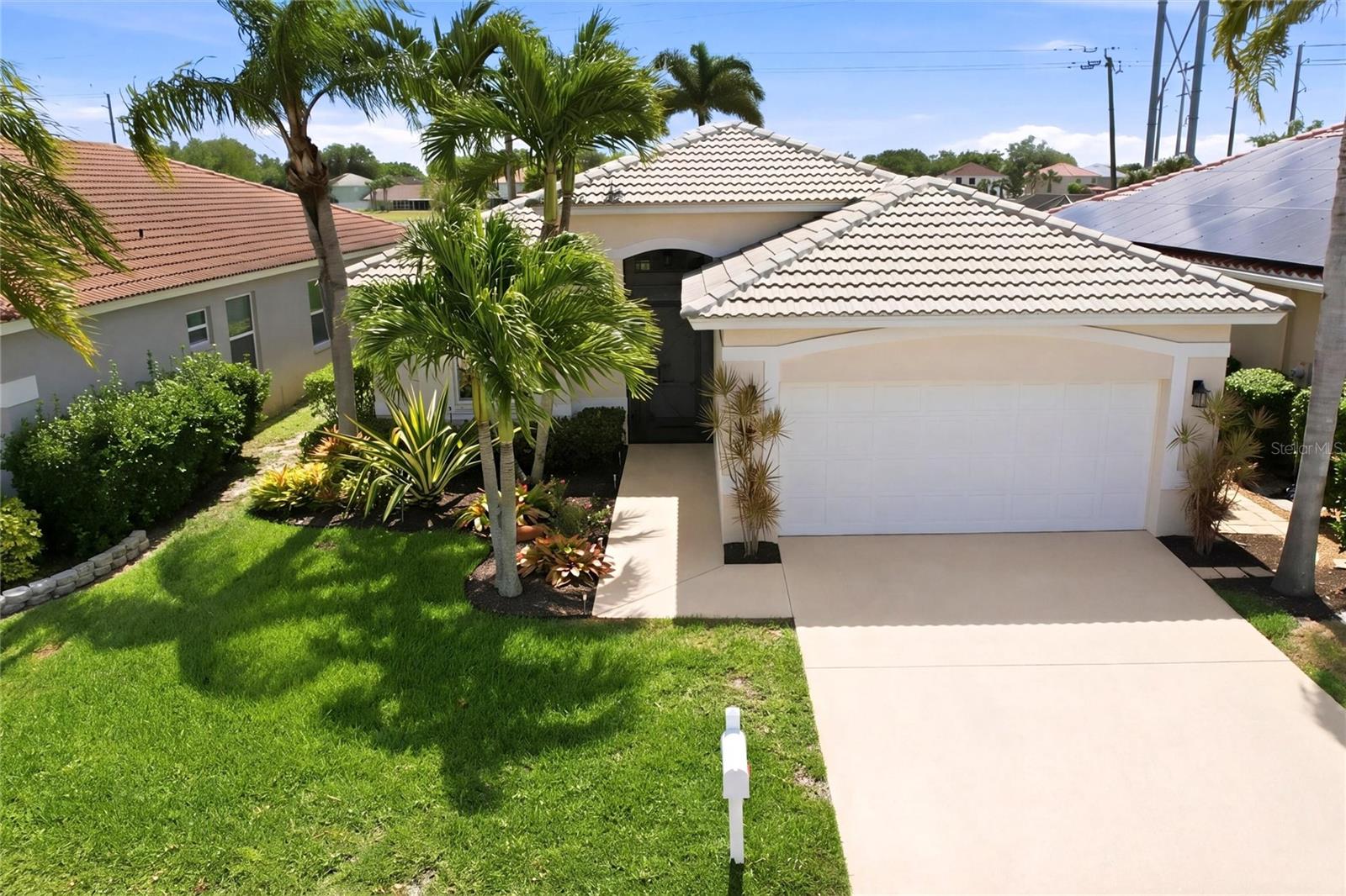 11198 Lakeland Circle, FL