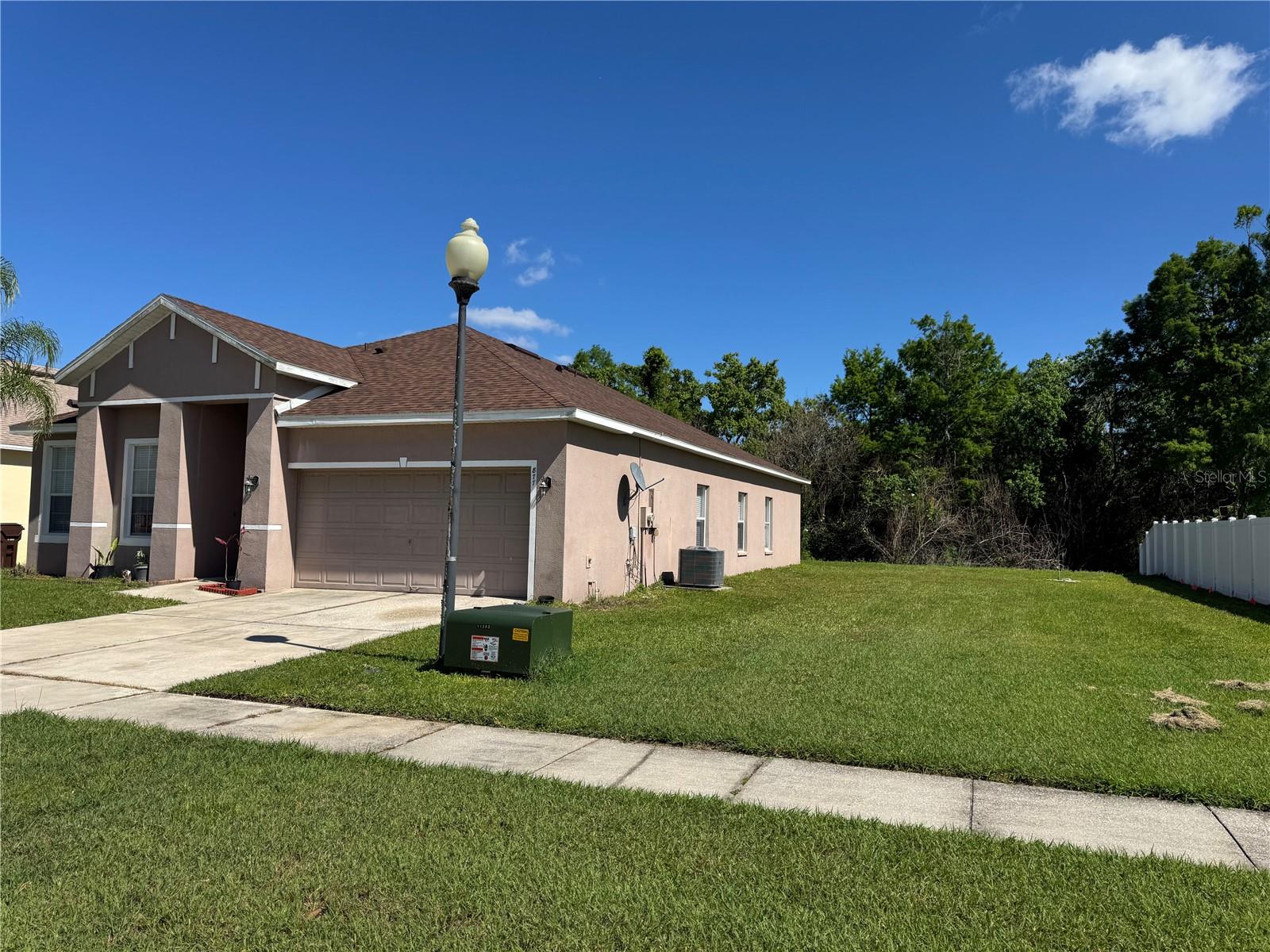 877 Hacienda Circle, FL