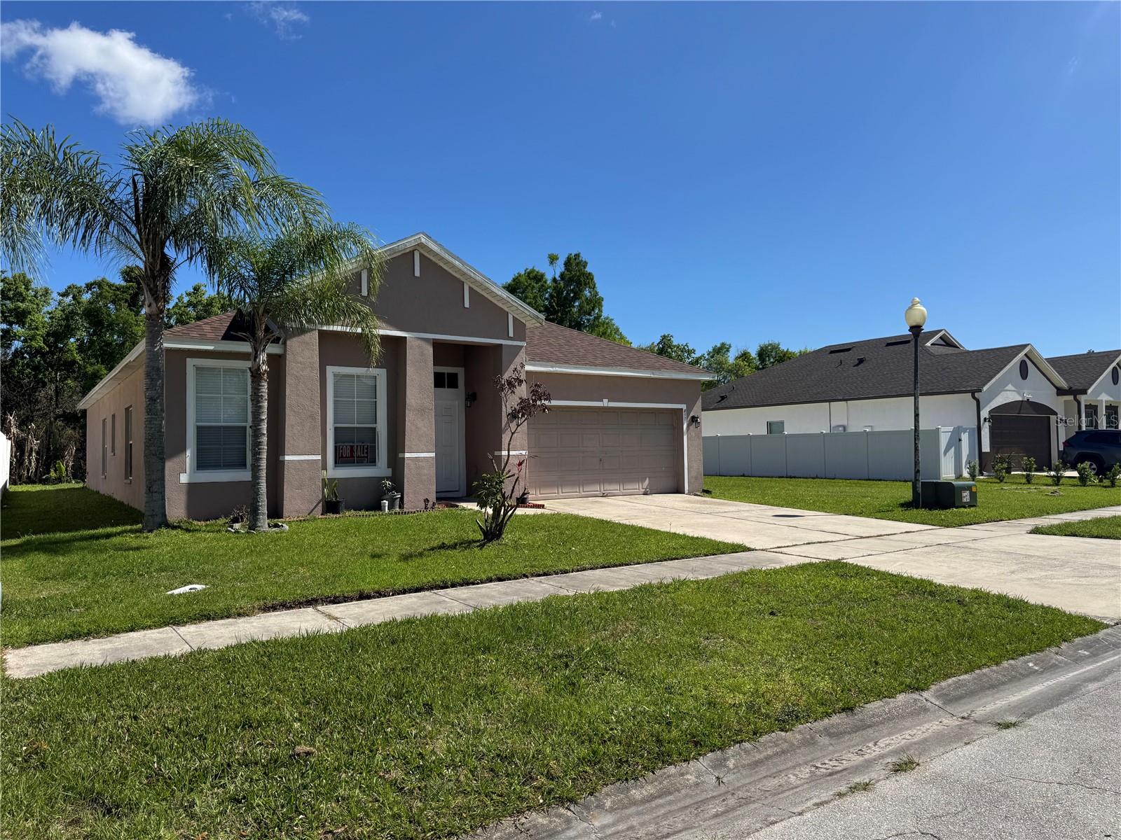 877 Hacienda Circle, FL