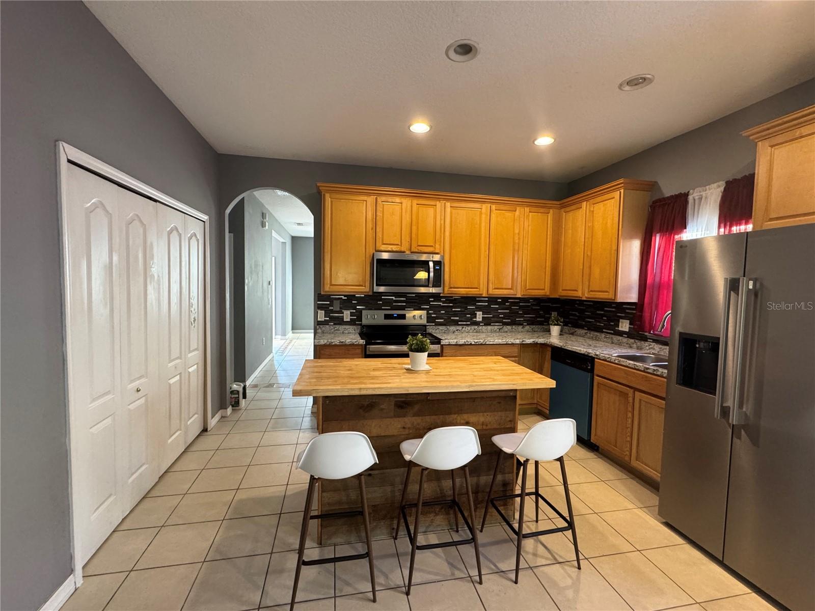 877 Hacienda Circle, FL