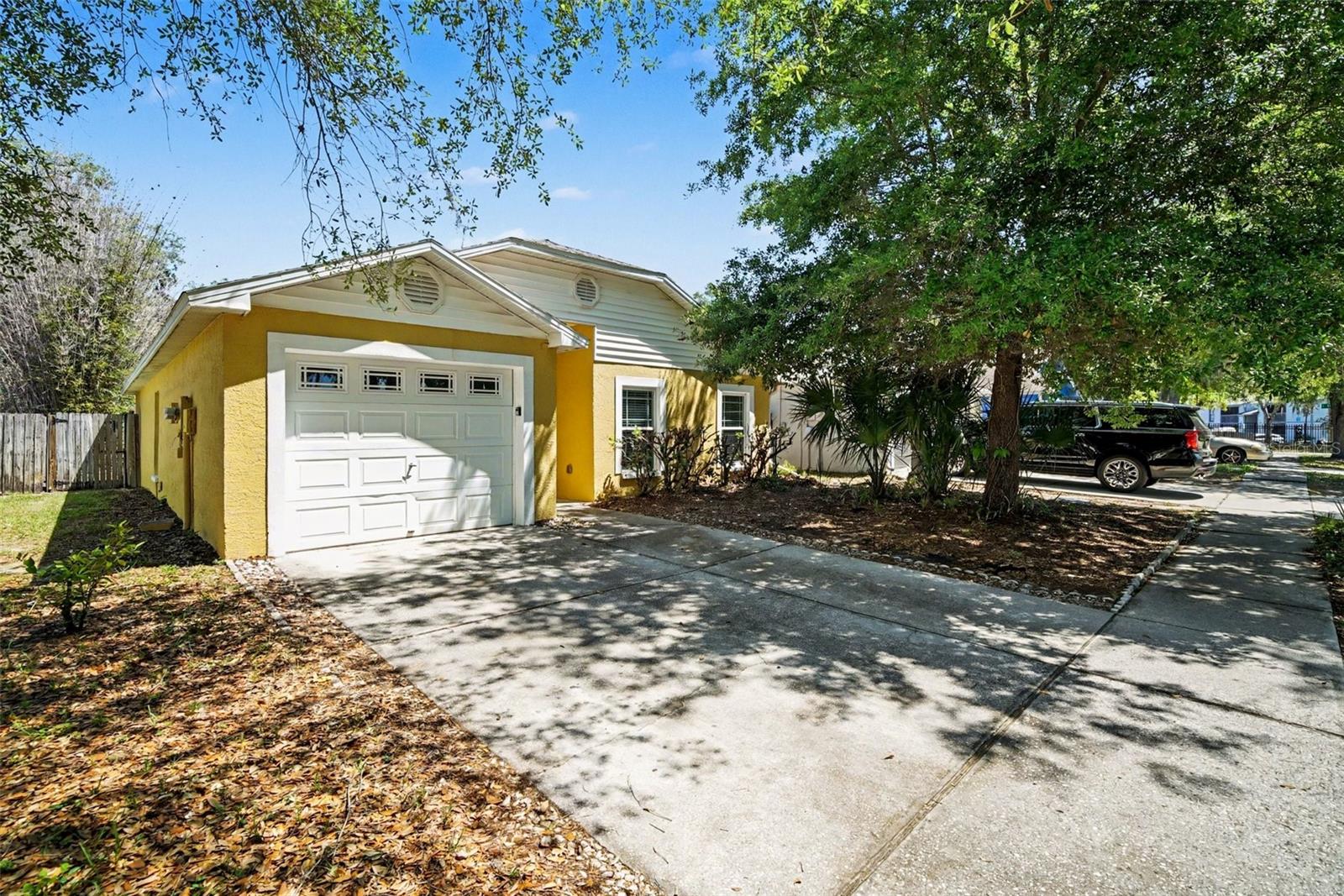 2424 Camden Oaks Place, FL