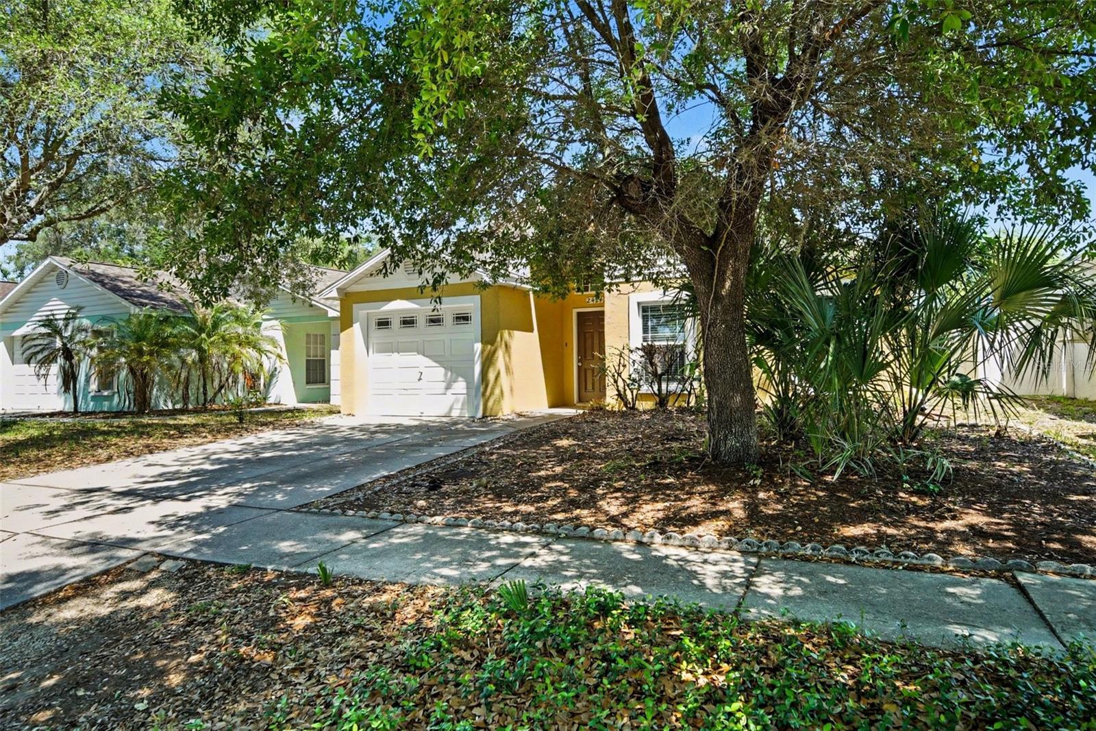 2424 Camden Oaks Place, FL