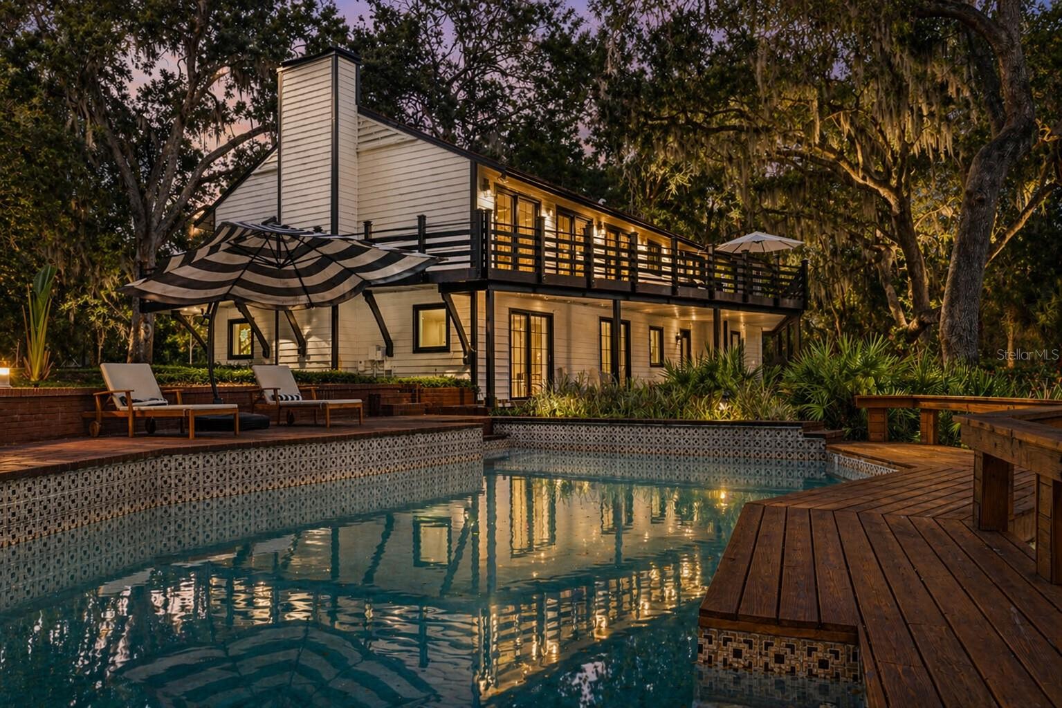 900 Oak Hollow Place, FL