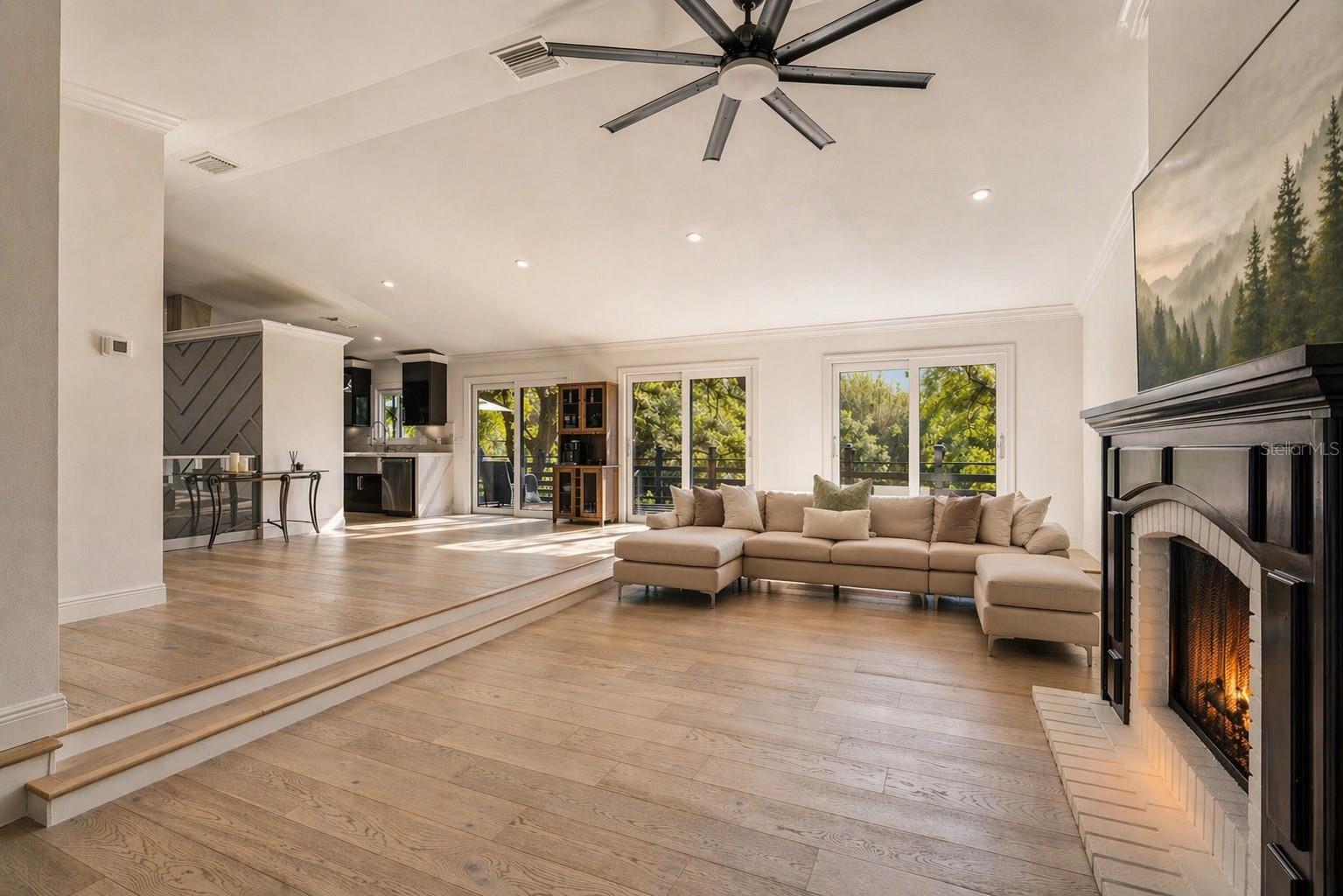 900 Oak Hollow Place, FL