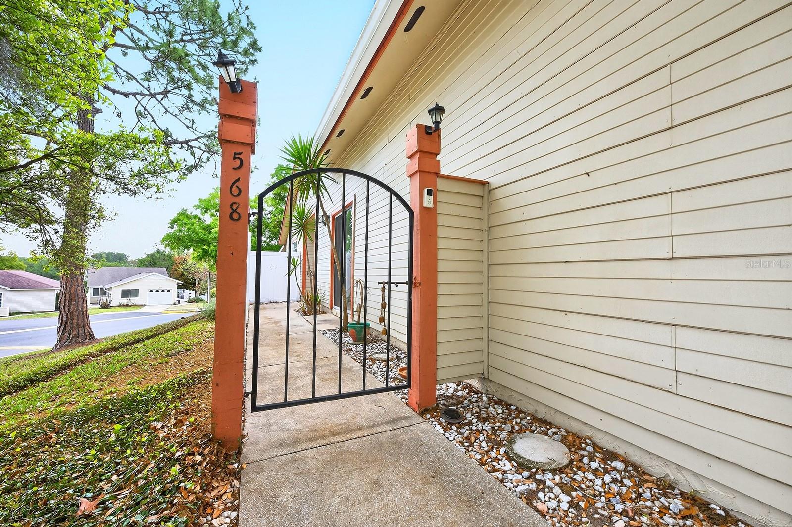 568 Abington Court, FL
