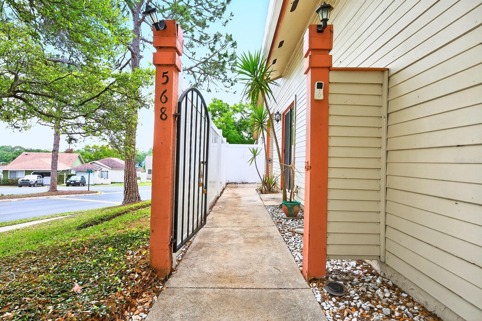 568 Abington Court, FL