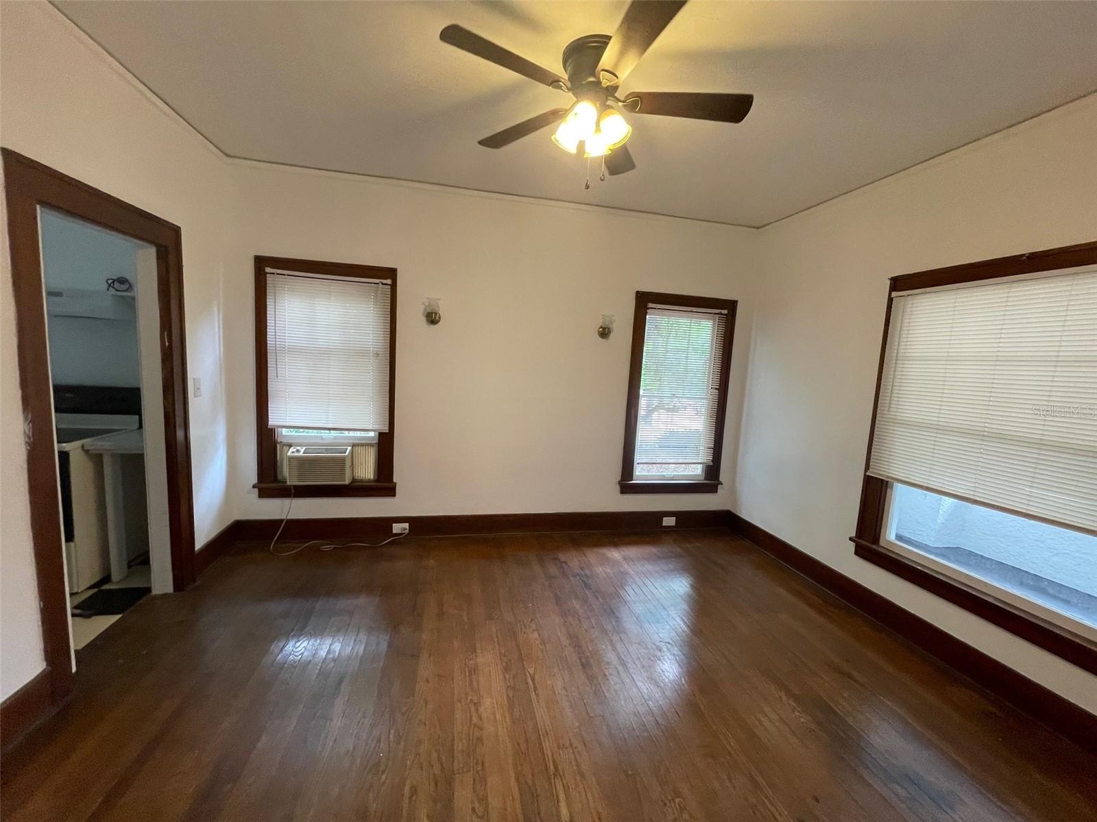 2635 University Avenue, FL