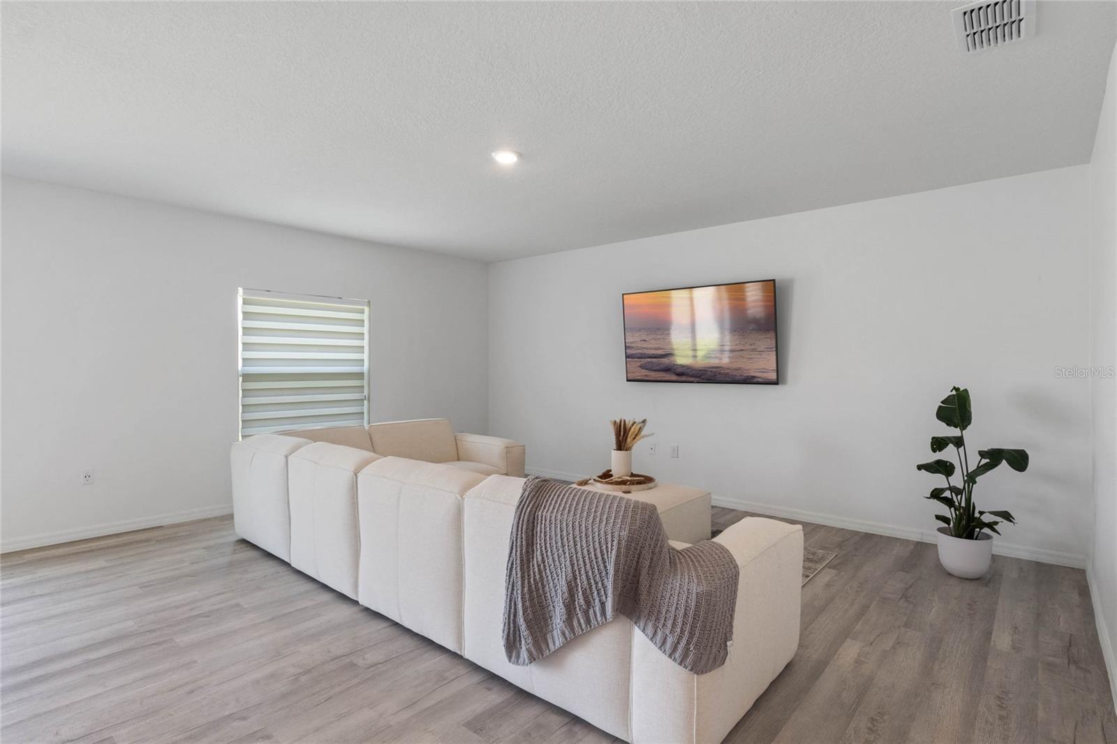 470 Hamlet Loop, FL