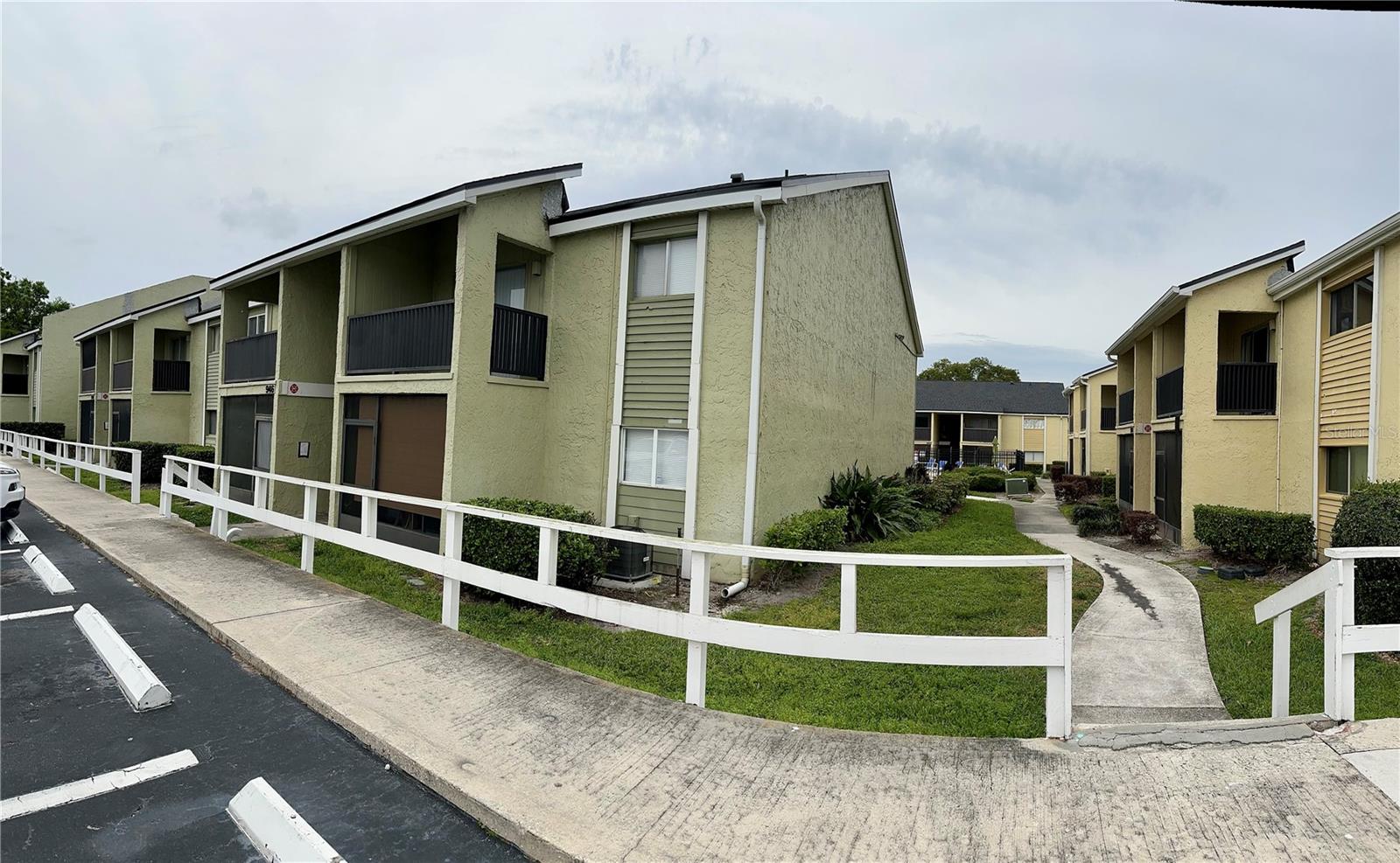 946 Lake Destiny Road, FL