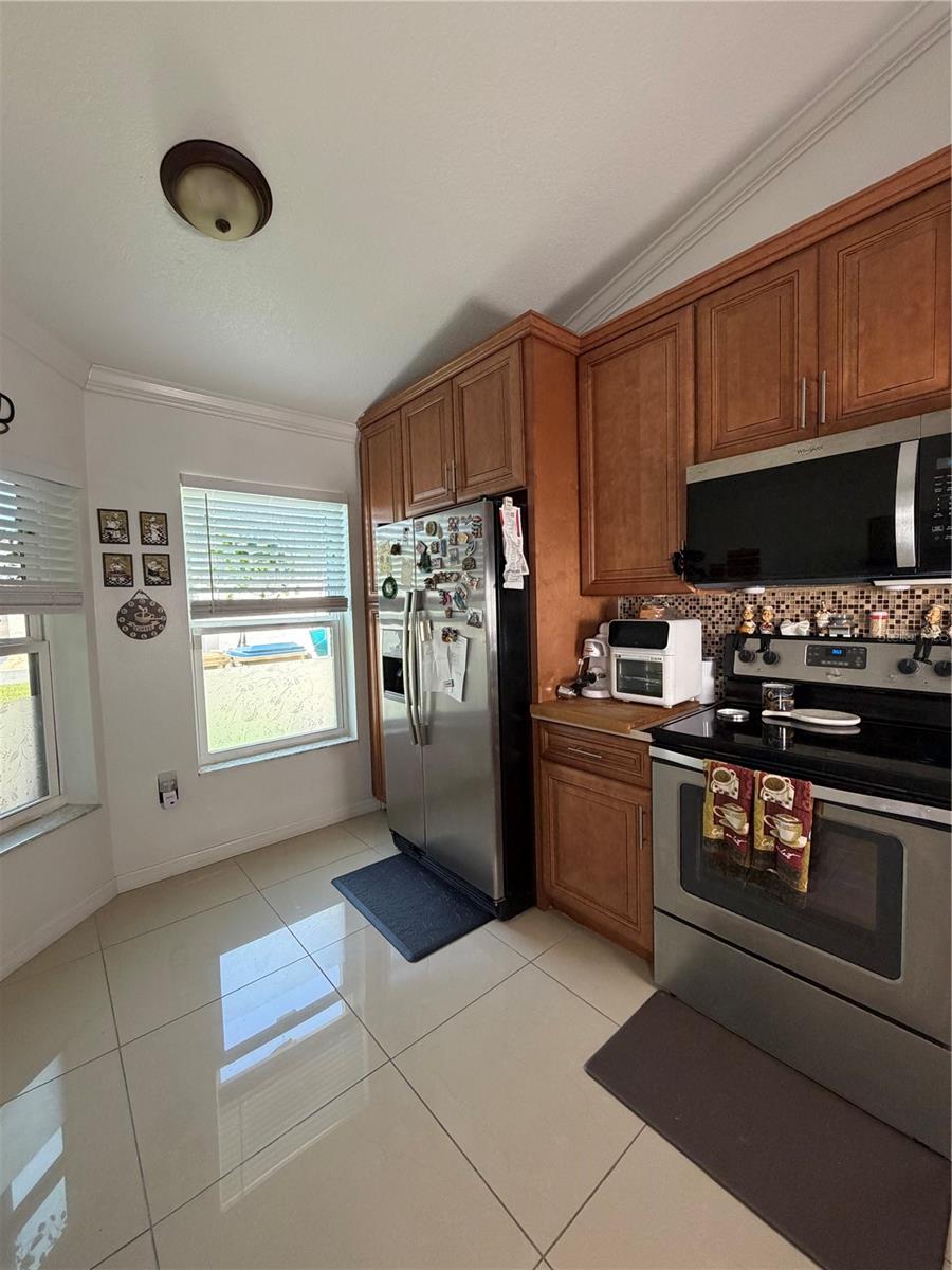 36 Lakepointe Circle, FL
