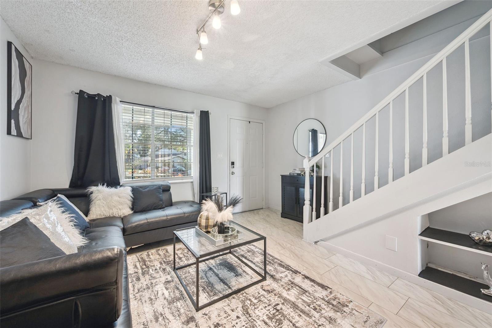 6924 Woodlake, FL