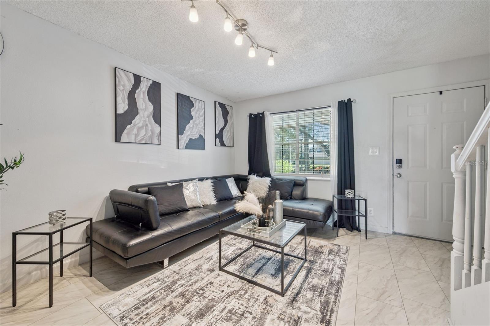 6924 Woodlake, FL
