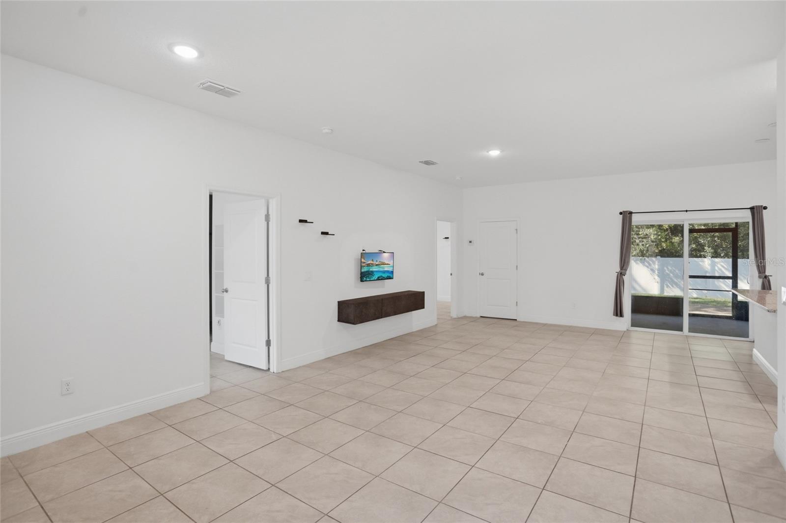 1010 Mayfair Place, FL