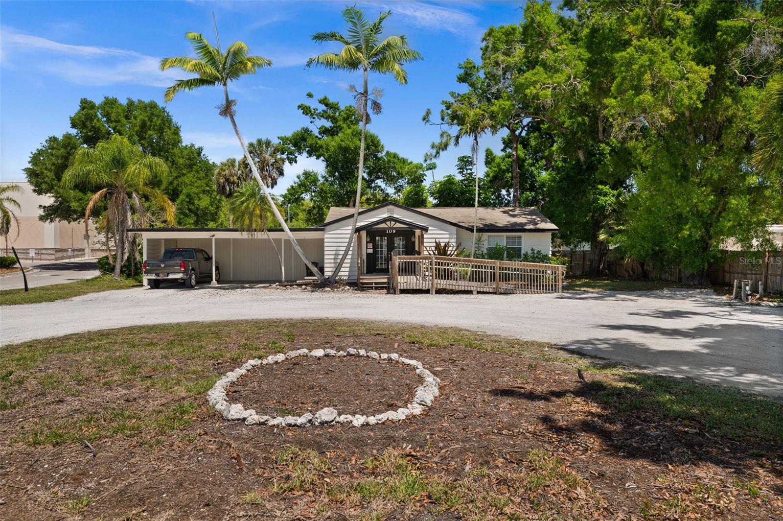 109 Laurel Road, FL