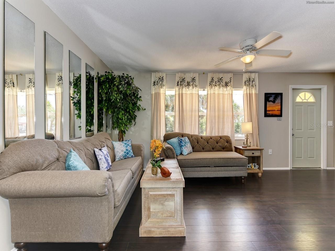 301 Avenida Madera, FL