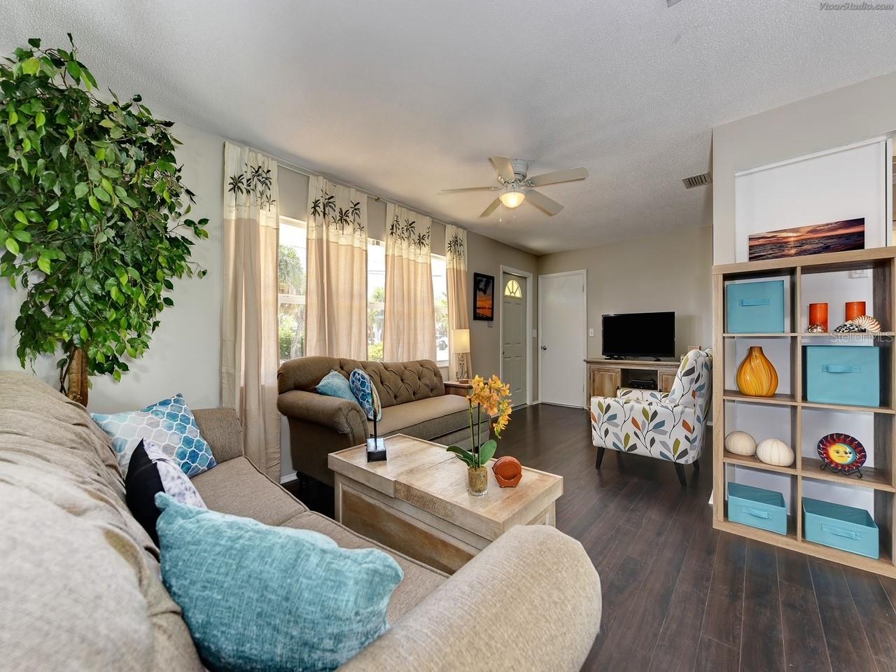 301 Avenida Madera, FL