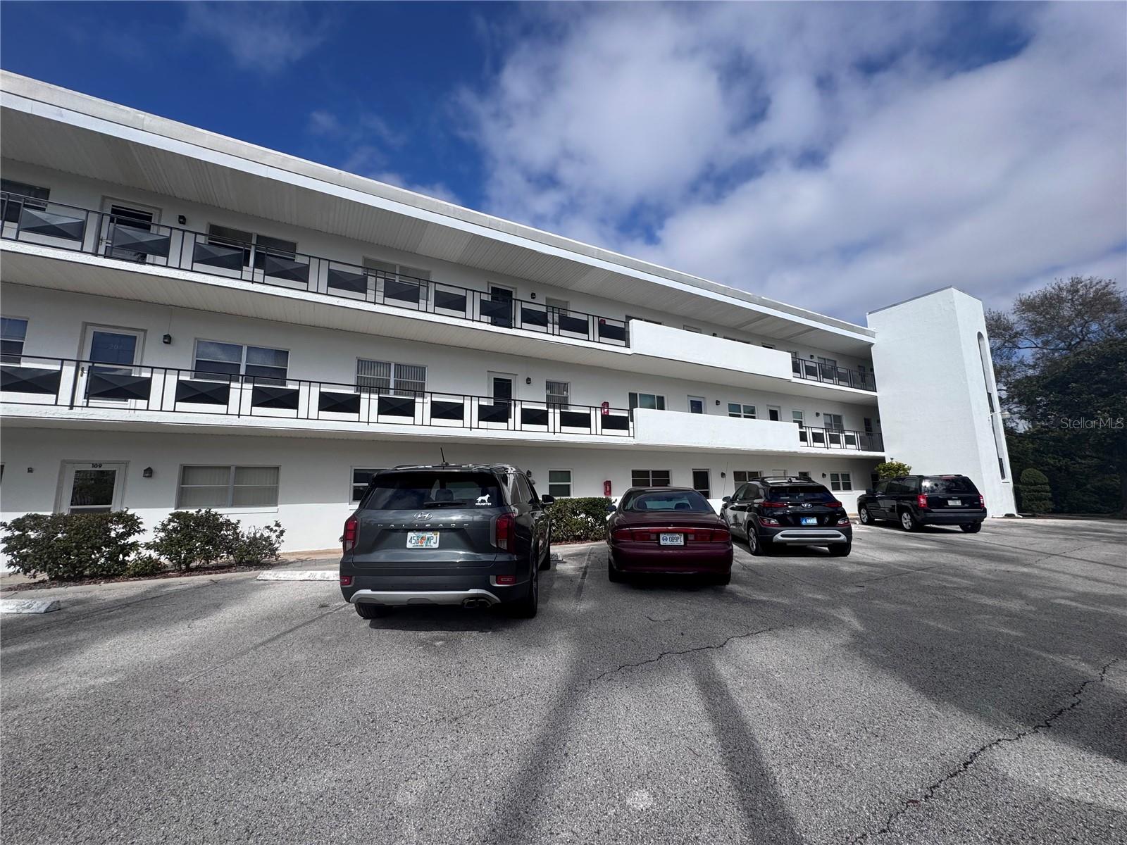 100 El Camino Drive, FL