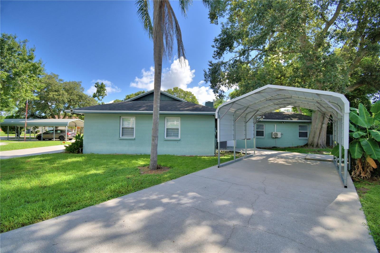 2405 Roslyn Lane, FL