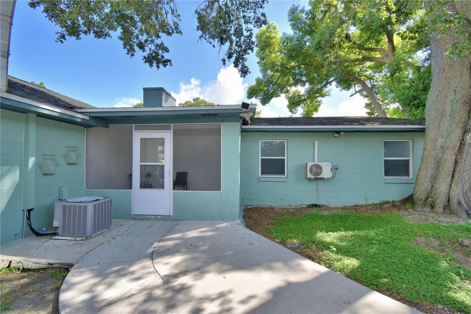 2405 Roslyn Lane, FL