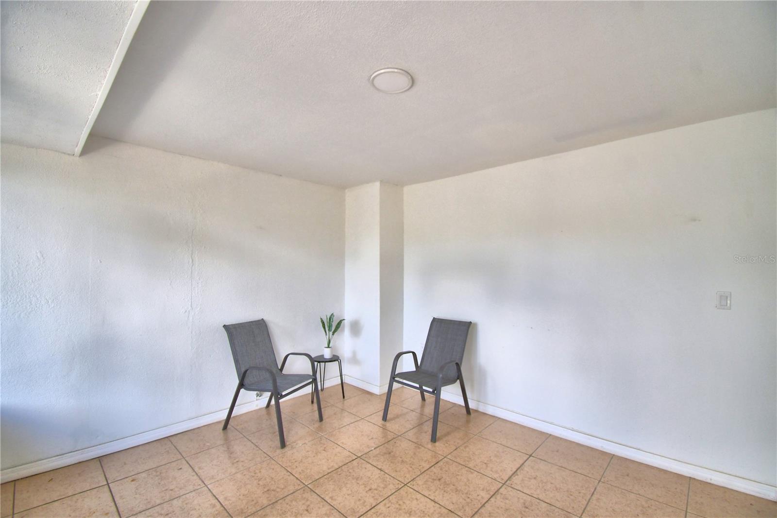 2405 Roslyn Lane, FL