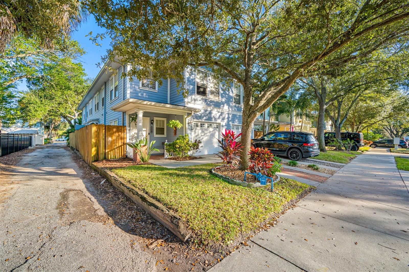 400 Willow Avenue, FL