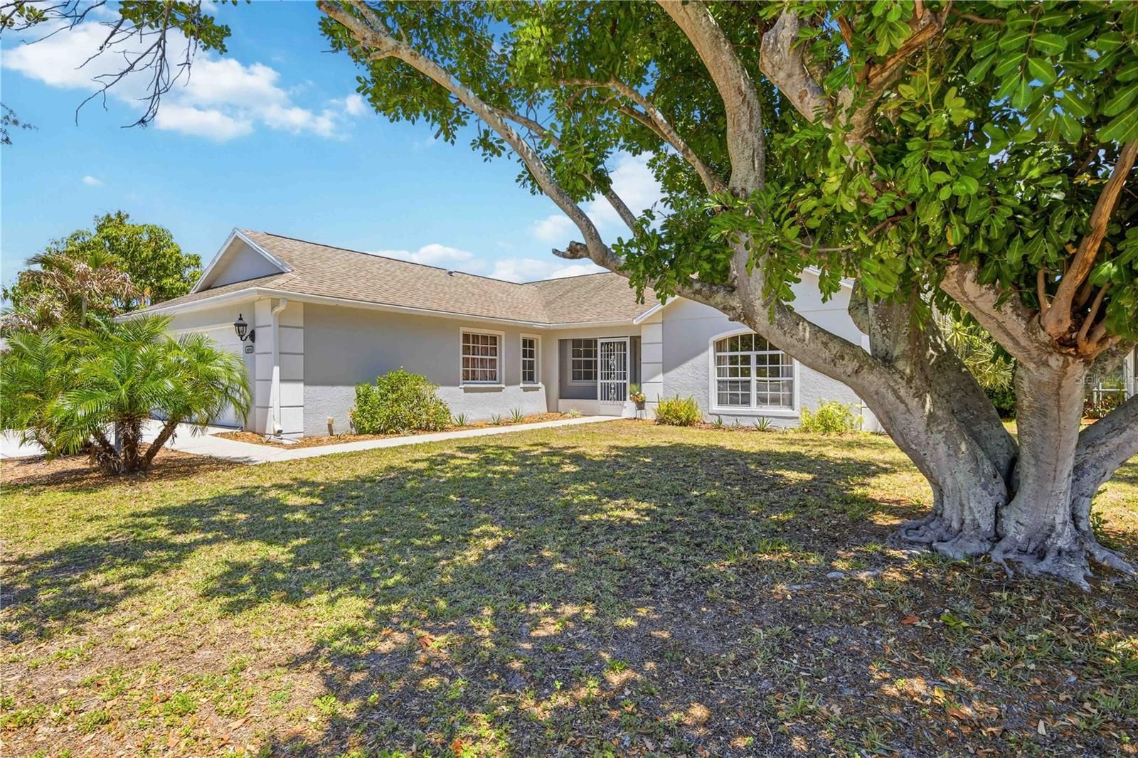 4851 Hamlets Grove Drive, FL